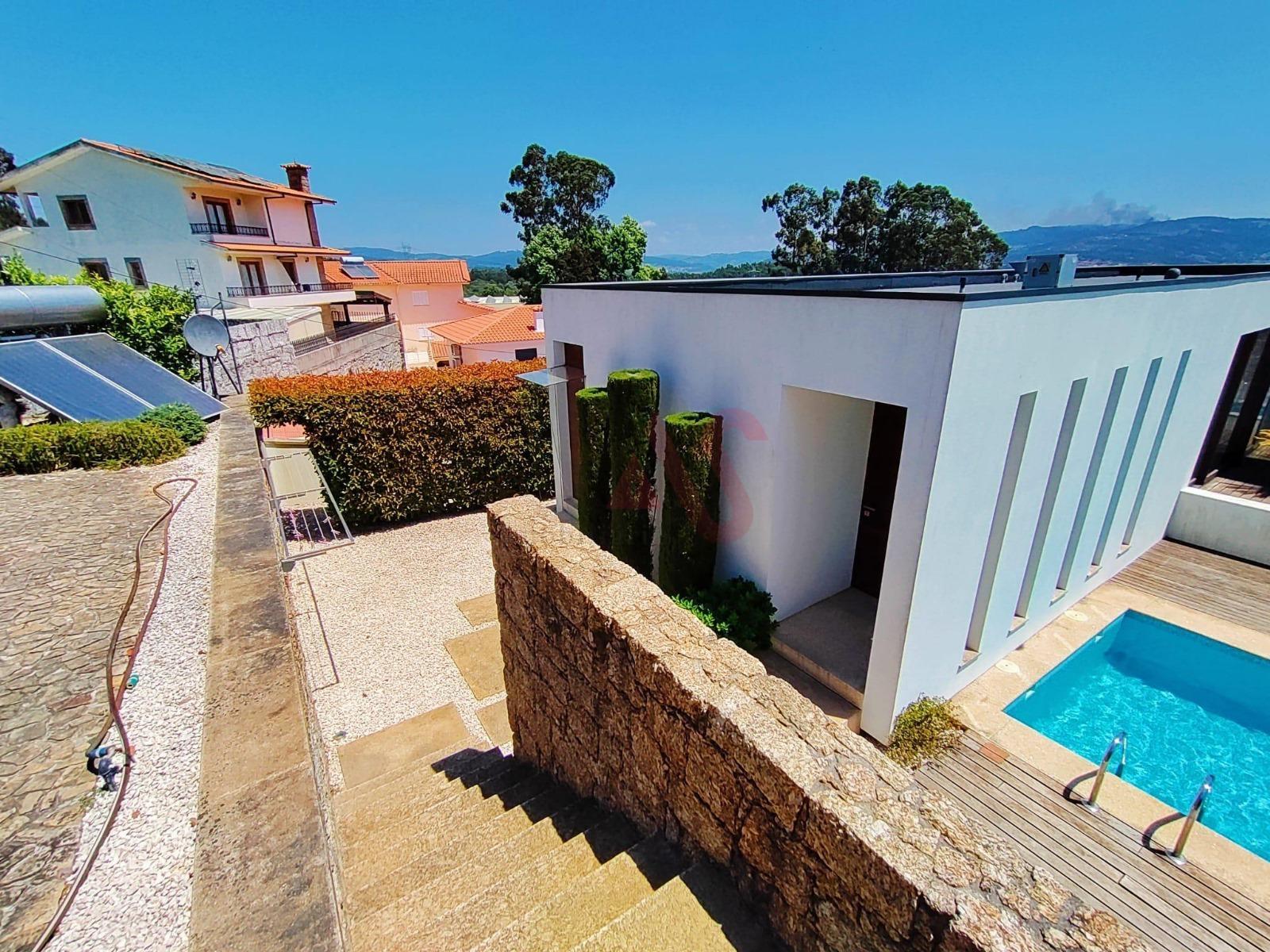 Moradia T5 em Lordelo, Guimarães com Piscina, Sauna, Jacuzzi e Garagem para 4 Carros