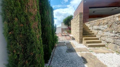 Moradia T5 em Lordelo, Guimarães com Piscina, Sauna, Jacuzzi e Garagem para 4 Carros