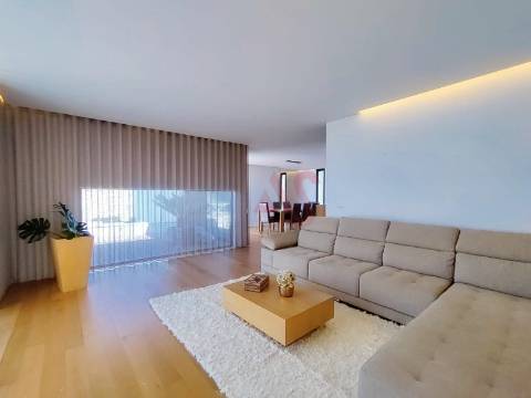Moradia T5 em Lordelo, Guimarães com Piscina, Sauna, Jacuzzi e Garagem para 4 Carros
