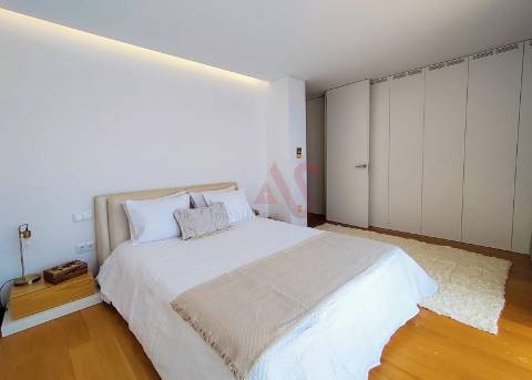 Moradia T5 em Lordelo, Guimarães com Piscina, Sauna, Jacuzzi e Garagem para 4 Carros