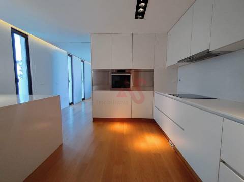 Moradia T5 em Lordelo, Guimarães com Piscina, Sauna, Jacuzzi e Garagem para 4 Carros