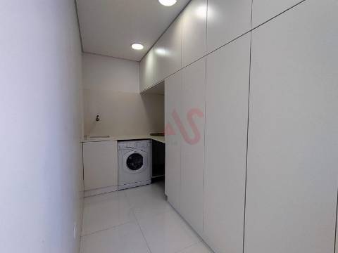 Moradia T5 em Lordelo, Guimarães com Piscina, Sauna, Jacuzzi e Garagem para 4 Carros