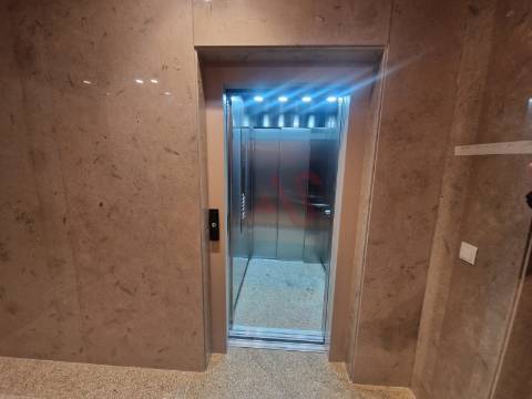 Apartamento T2 no 4. andar em Creixomil, Guimarães