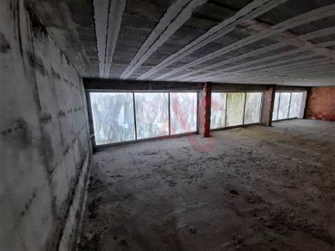 Loja com 256 m2 com licença para comércio , em S. Miguel, Vizela