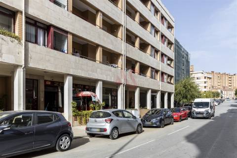 Loja + Trespasse com 147m2 na Costa, Guimarães