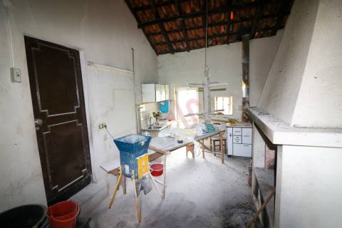 Quinta com 6125 m2 em Pencelo, Guimarães