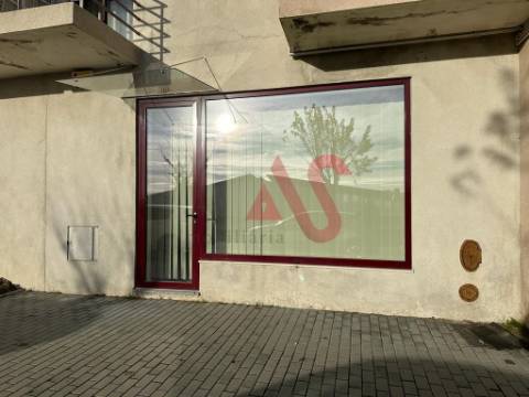 INVESTIMENTO - Loja para comércios/serviços em Azurém, Guimarães