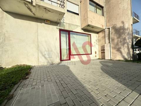 INVESTIMENTO - Loja para comércios/serviços em Azurém, Guimarães