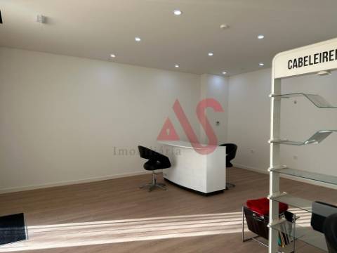 INVESTIMENTO - Loja para comércios/serviços em Azurém, Guimarães