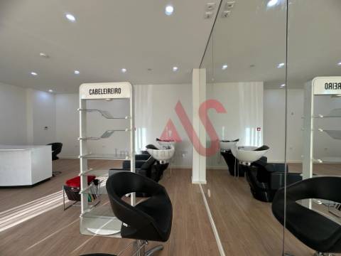 INVESTIMENTO - Loja para comércios/serviços em Azurém, Guimarães