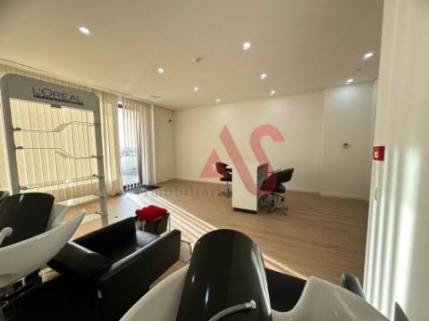 INVESTIMENTO - Loja para comércios/serviços em Azurém, Guimarães
