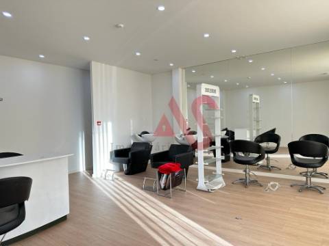 INVESTIMENTO - Loja para comércios/serviços em Azurém, Guimarães