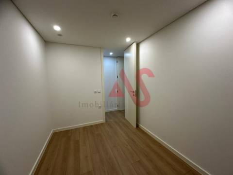 INVESTIMENTO - Loja para comércios/serviços em Azurém, Guimarães