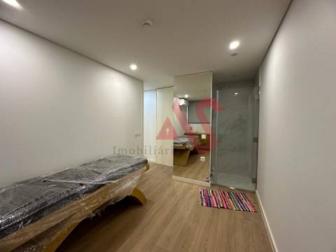 INVESTIMENTO - Loja para comércios/serviços em Azurém, Guimarães