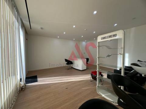 INVESTIMENTO - Loja para comércios/serviços em Azurém, Guimarães
