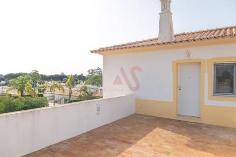 Moradia individual T4 com piscina em Albufeira
