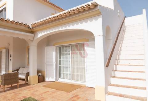 Moradia individual T4 com piscina em Albufeira