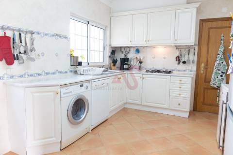 Moradia individual T4 com piscina em Albufeira