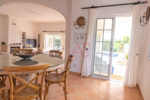 Moradia individual T4 com piscina em Albufeira