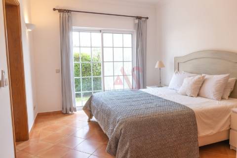 Moradia individual T4 com piscina em Albufeira