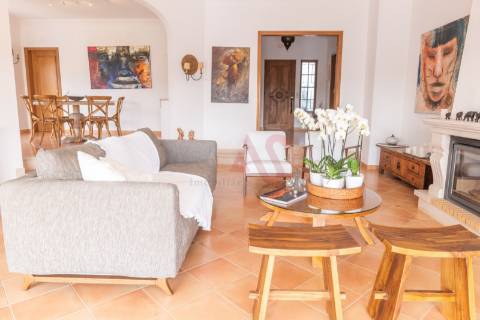 Moradia individual T4 com piscina em Albufeira