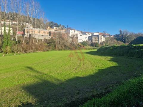 Terreno Agrícola com 8490 m2 em Polvoreira, Guimarães