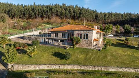 Moradia T4 de Luxo em Souto, Guimarães