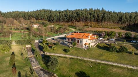 Moradia T4 de Luxo em Souto, Guimarães