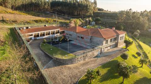 Moradia T4 de Luxo em Souto, Guimarães