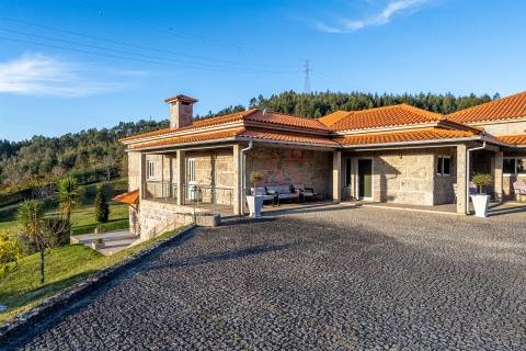 Moradia T4 de Luxo em Souto, Guimarães