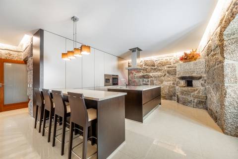 Moradia T4 de Luxo em Souto, Guimarães