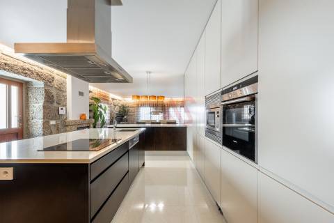 Moradia T4 de Luxo em Souto, Guimarães