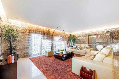 Moradia T4 de Luxo em Souto, Guimarães