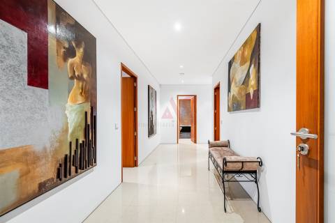 Moradia T4 de Luxo em Souto, Guimarães