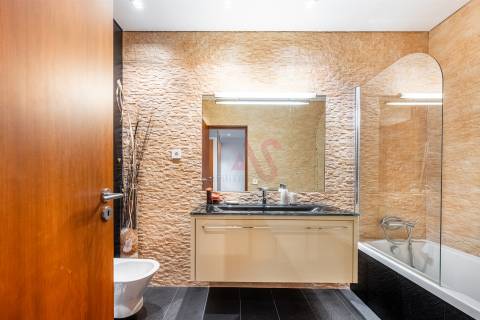 Moradia T4 de Luxo em Souto, Guimarães