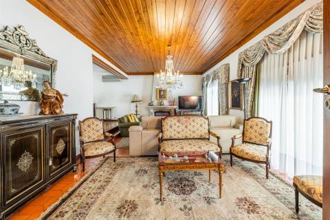 Moradia individual T4 com Suíte, Jardim, Varanda, Campo de TÉNIS, em Ronfe, Guimarães