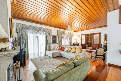 Moradia individual T4 com Suíte, Jardim, Varanda, Campo de TÉNIS, em Ronfe, Guimarães