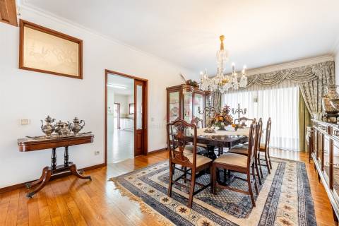 Moradia individual T4 com Suíte, Jardim, Varanda, Campo de TÉNIS, em Ronfe, Guimarães