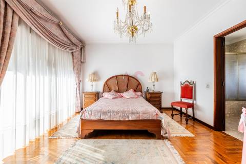 Moradia individual T4 com Suíte, Jardim, Varanda, Campo de TÉNIS, em Ronfe, Guimarães