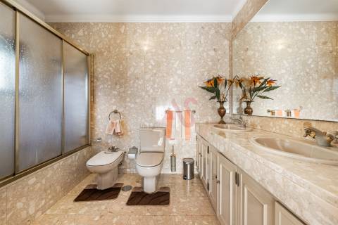 Moradia individual T4 com Suíte, Jardim, Varanda, Campo de TÉNIS, em Ronfe, Guimarães