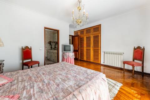 Moradia individual T4 com Suíte, Jardim, Varanda, Campo de TÉNIS, em Ronfe, Guimarães