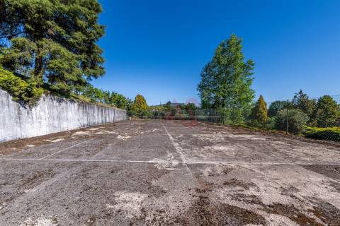 Moradia individual T4 com Suíte, Jardim, Varanda, Campo de TÉNIS, em Ronfe, Guimarães