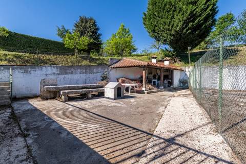 Moradia individual T4 com Suíte, Jardim, Varanda, Campo de TÉNIS, em Ronfe, Guimarães