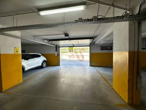 Lugar de garagem com 16 m2 em Azurém, Guimarães