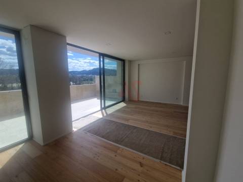 Apartamento de luxo T2 recuado em Creixomil, Guimarães