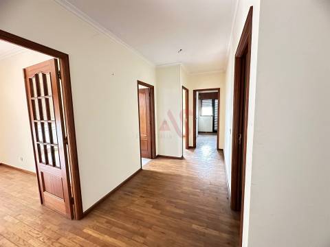 Apartamento T2 + 1 para Restauro em Caramos, Felgueiras