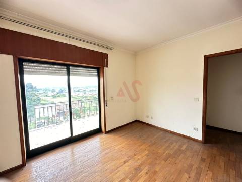 Apartamento T2 + 1 para Restauro em Caramos, Felgueiras
