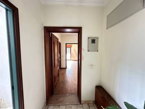 Apartamento T2 + 1 para Restauro em Caramos, Felgueiras