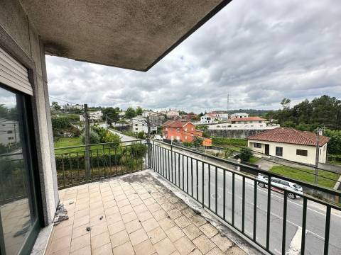 Apartamento T2 + 1 para Restauro em Caramos, Felgueiras