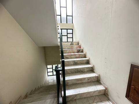 Apartamento T2 + 1 para Restauro em Caramos, Felgueiras